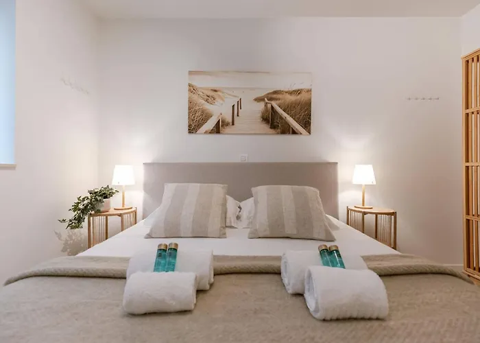 Splendid On An Amazing Location 아파트 *